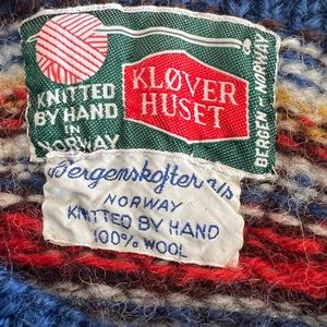 KLOVER HUSET 100% wool. Knitted by hand in Norway.